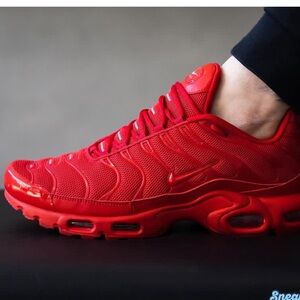 Nike Air Max Plus Lava Triple Red TN Trainers Women’s 7 or big Kid 5.5Y
